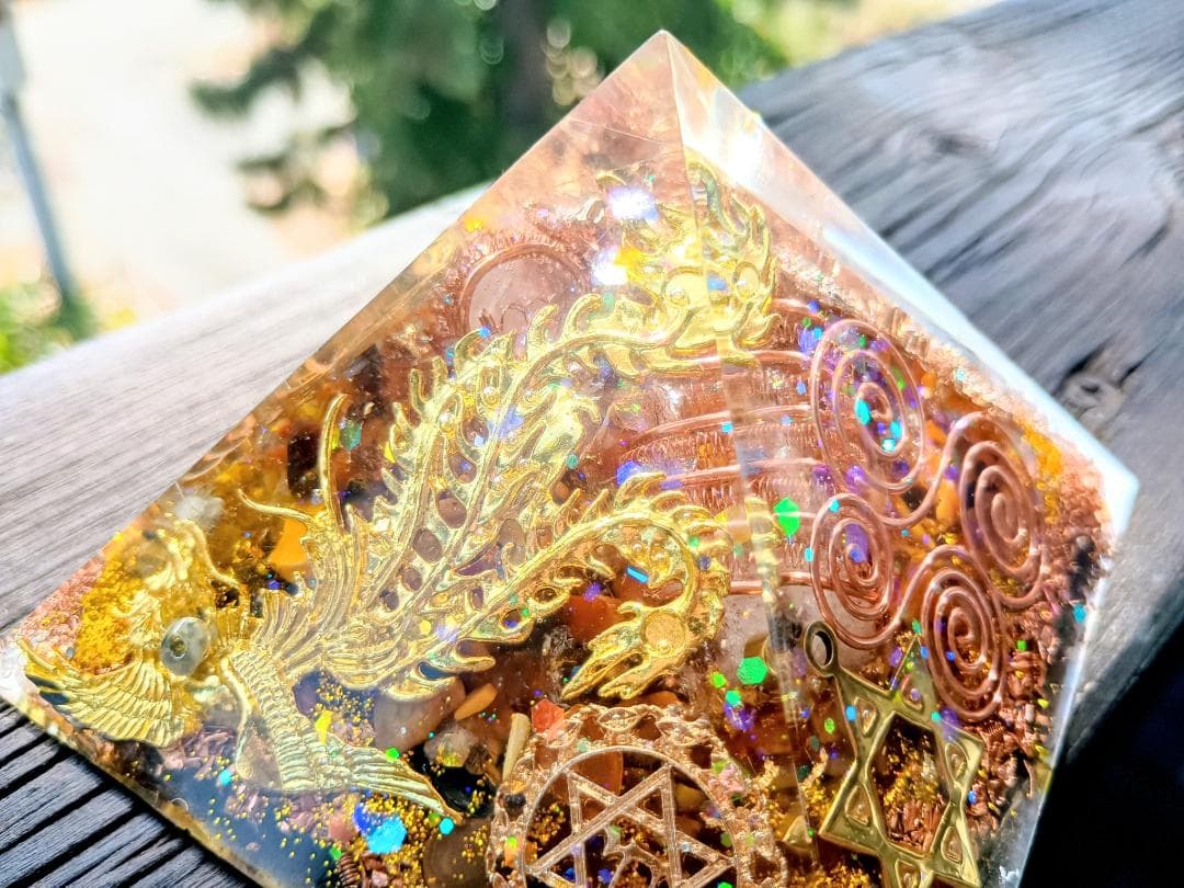 GOLD✧鳳凰✧龍神様✧ファティマ✧ピラミッド型のオルゴナイト