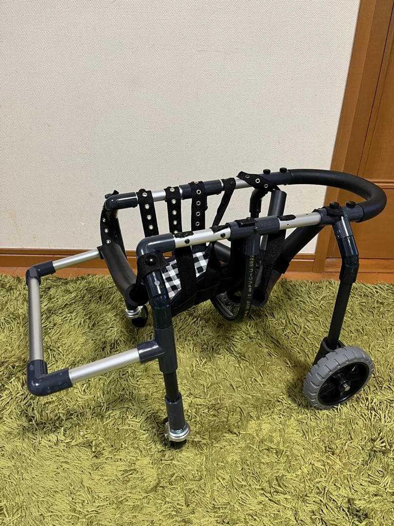美品　犬用車椅子　ワンちゃん補助椅子　小型犬　歩行器 リハビリ 介護 軽量