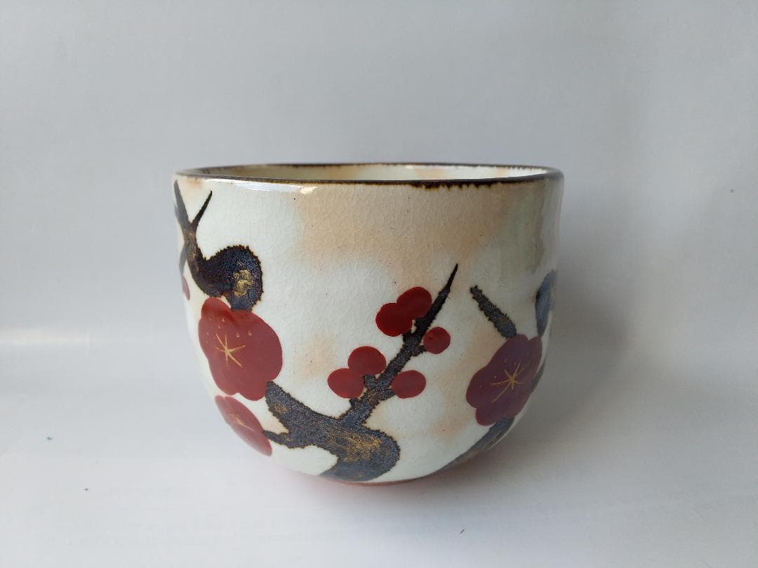 一三窯 北風一三 紅梅茶碗 共箱 栞 茶道具 抹茶碗 新品 未使用 です。