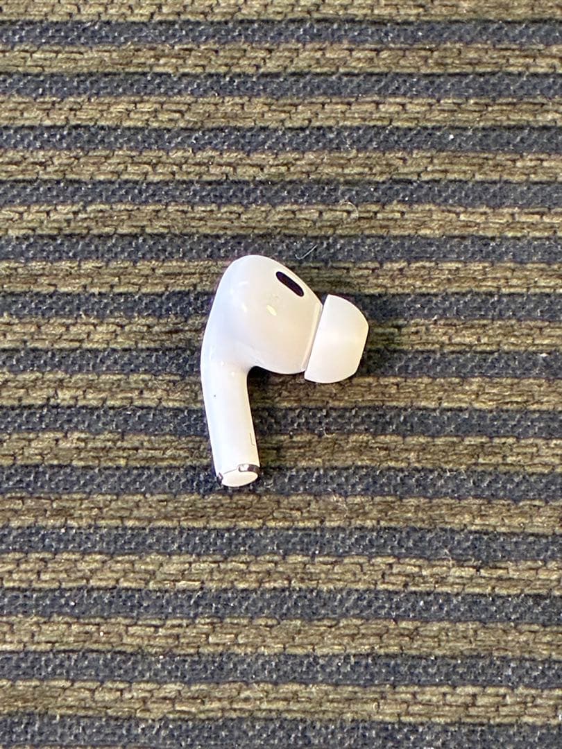 AirPods Pro 第二世代　充電ケース、左耳、イヤーキャップ
