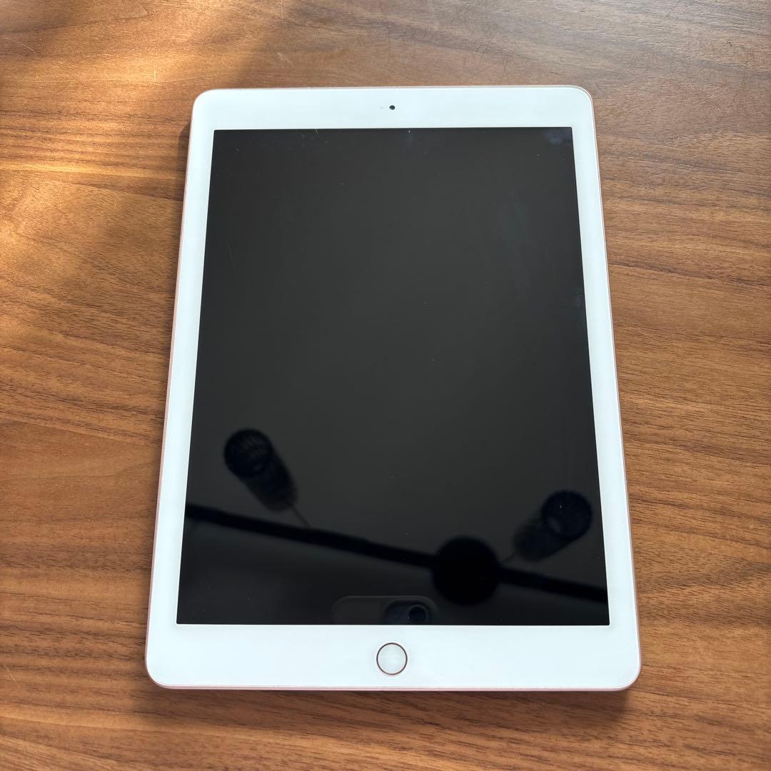 iPad 第6世代　32GB ゴールド　キーボード付き
