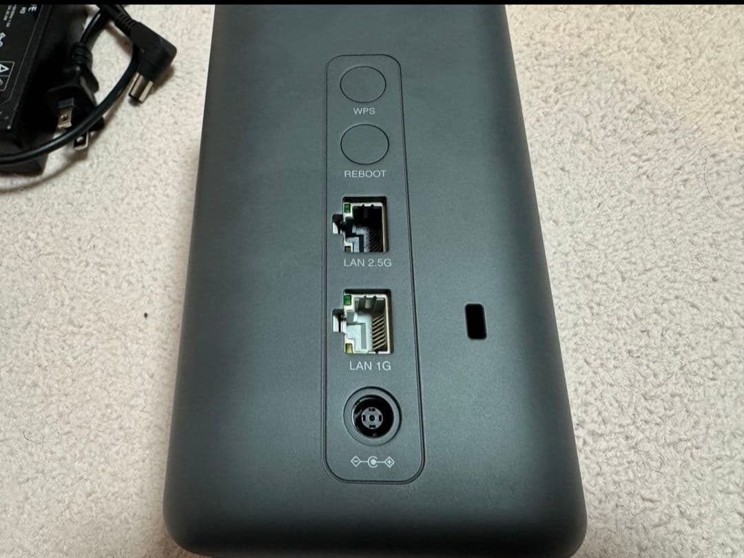 【極美品】ドコモ  5G ルーター HR02　WiFi ワイファイ