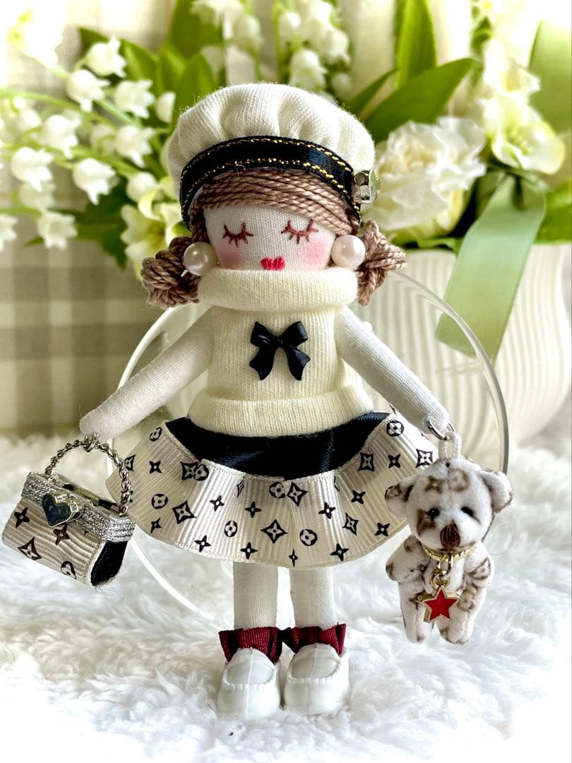 バレンタイン❤️ホワイトコーデ❤️ハンドメイド♡ドールチャーム