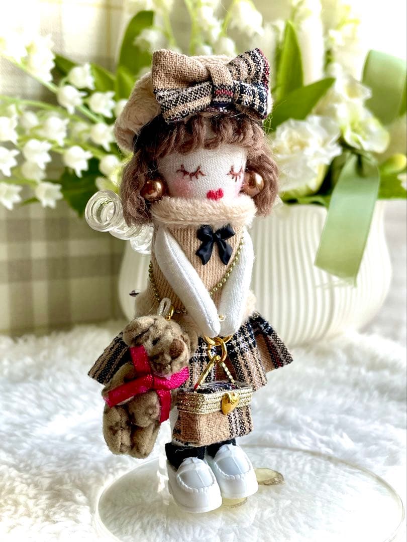 バレンタイン❤️ホワイトコーデ❤️ハンドメイド♡ドールチャーム