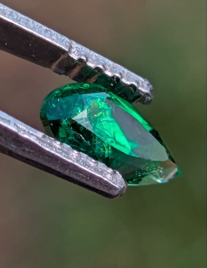 天然グリーンガーネット 1.1ct マーキスカット 深緑色 ルース