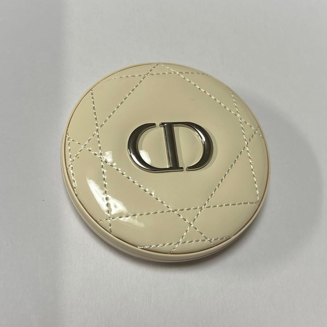 Dior　ディオールスキン フォーエヴァー クチュール ルミナイザー 003