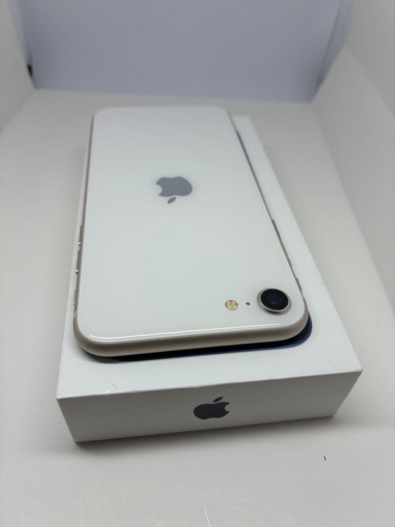 【極美品】iPhone SE3 128G スターライト　SIMフリー 新品電池