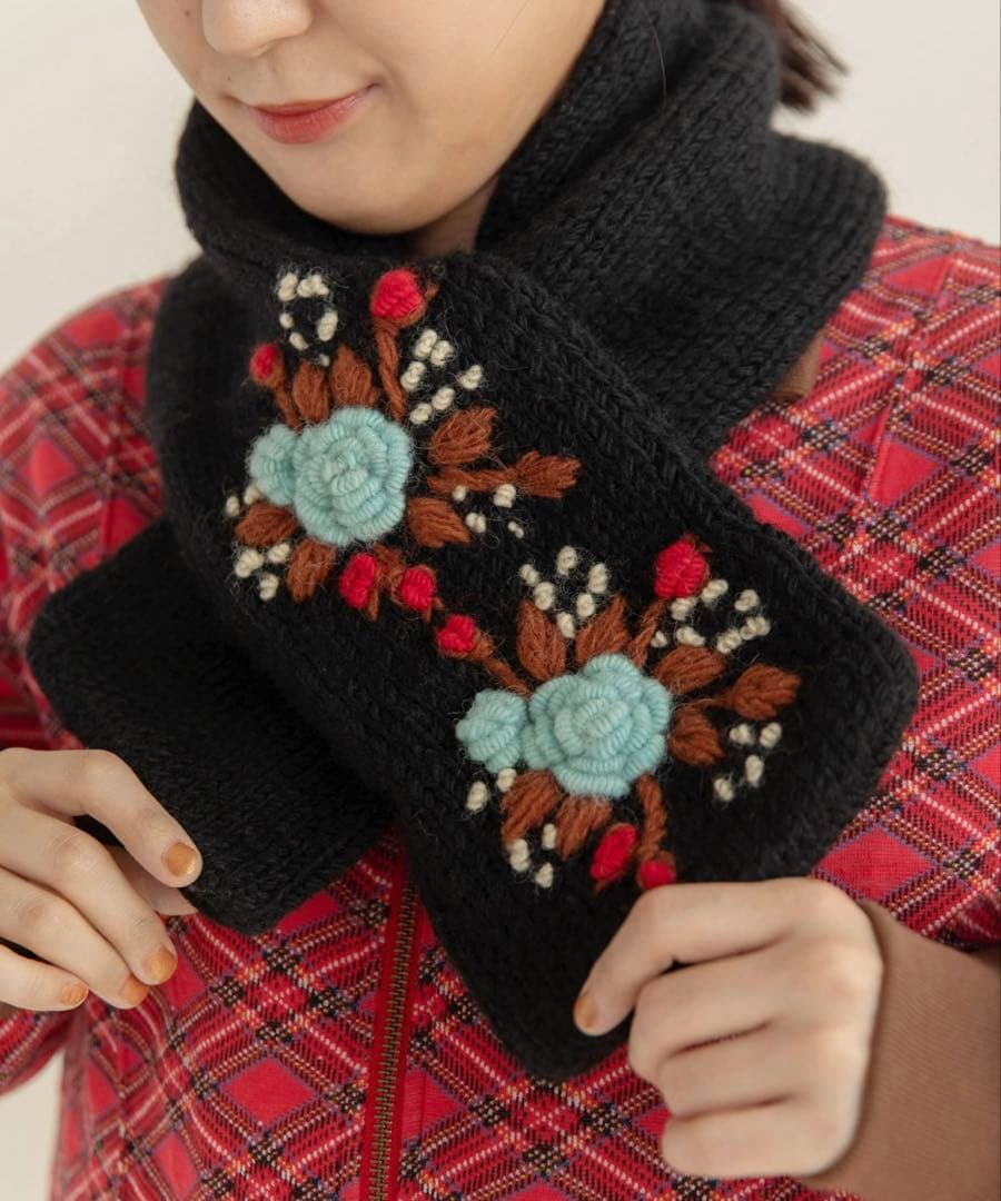 CHILD WOMAN ネパールハンドニット 刺繍マフラー チャイルドウーマン