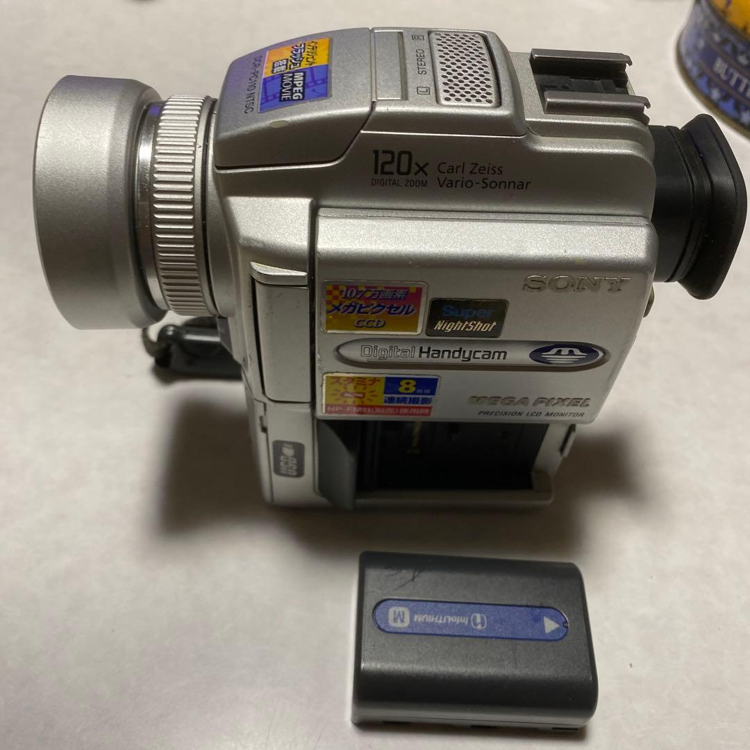 SONY miniDV HANDYCAM DCR-PC110 ②