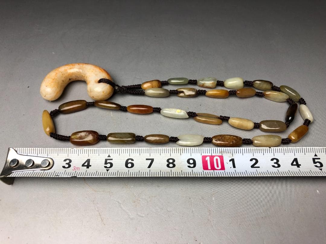 玉製・勾玉・土偶・石器 ペンダント　重さ約37ｇ　共箱