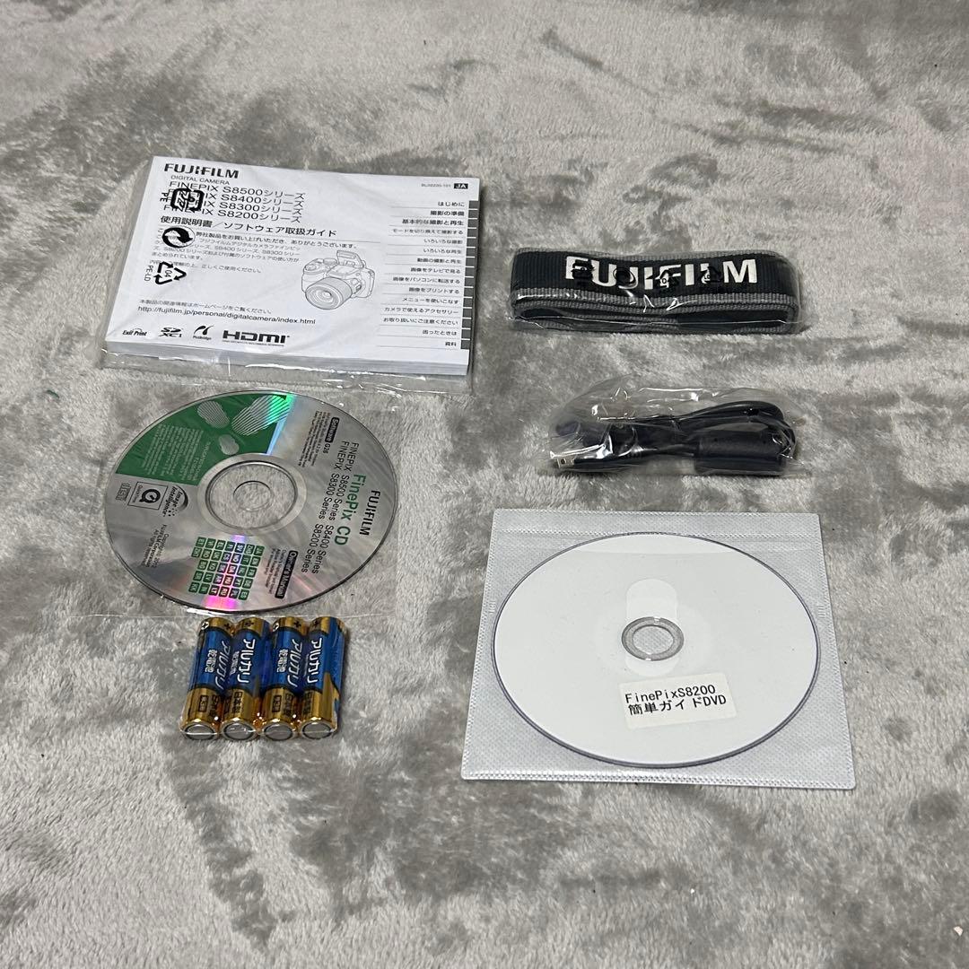 【動作品　付属品完備　美品】FUJIFILM FINEPIX S8200