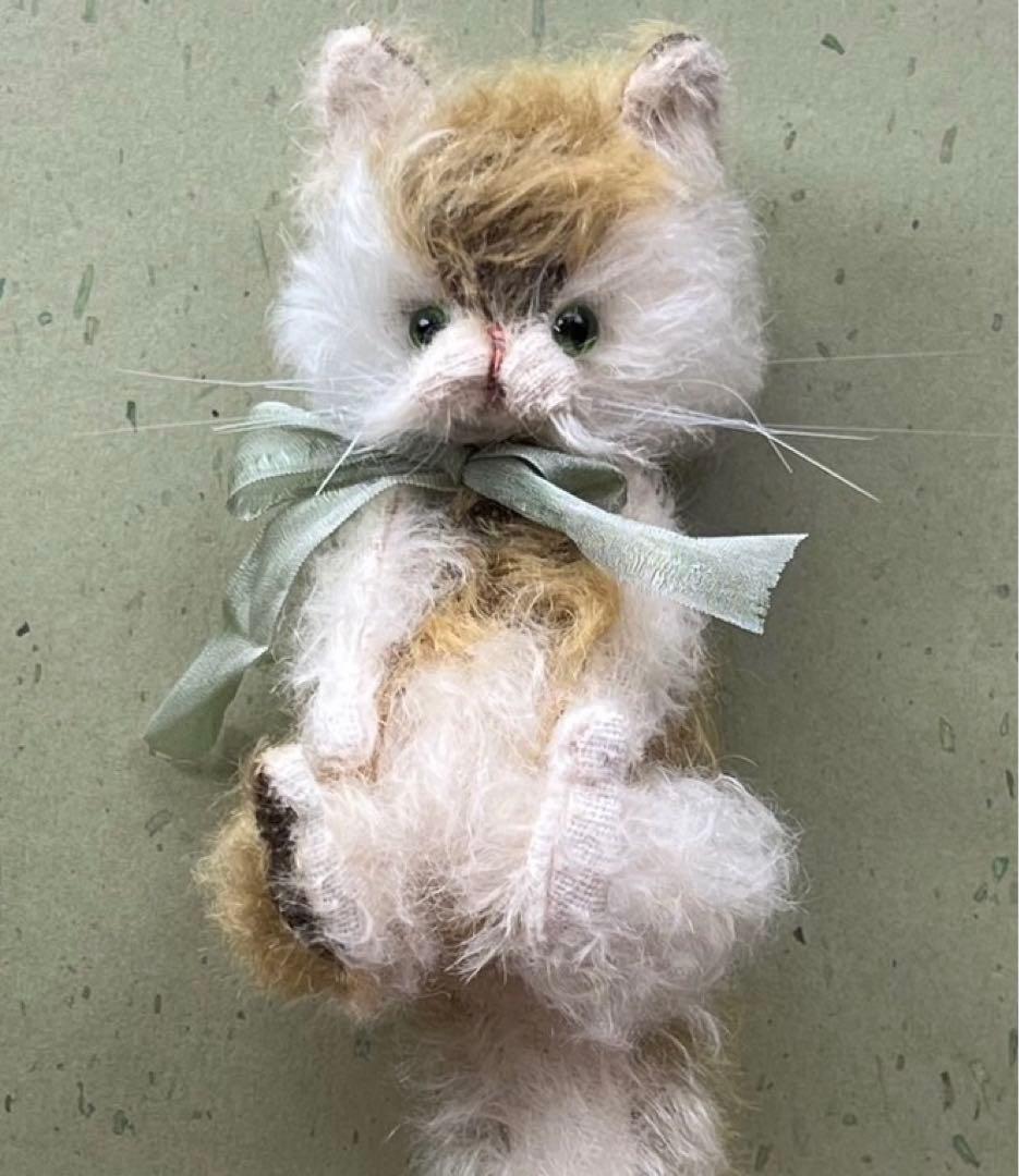 ペリドット瞳の仔猫 ぬいぐるみ ハンドメイド 海外作家様 ねこ テディベア