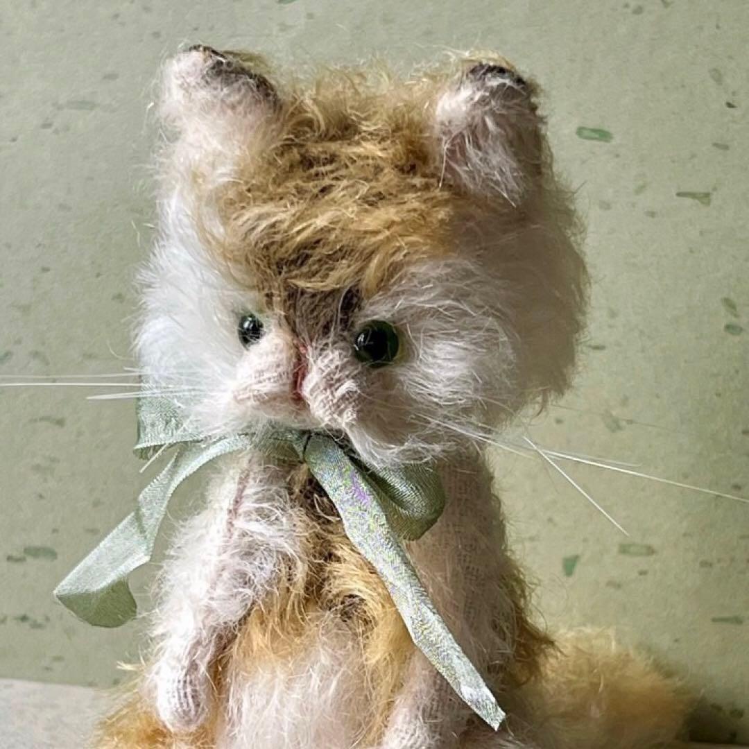 ペリドット瞳の仔猫 ぬいぐるみ ハンドメイド 海外作家様 ねこ テディベア