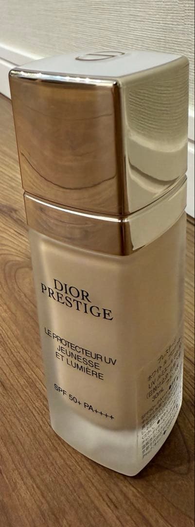 Diorプレステージホワイト　ル プロテクター UV ルミエールBB 00