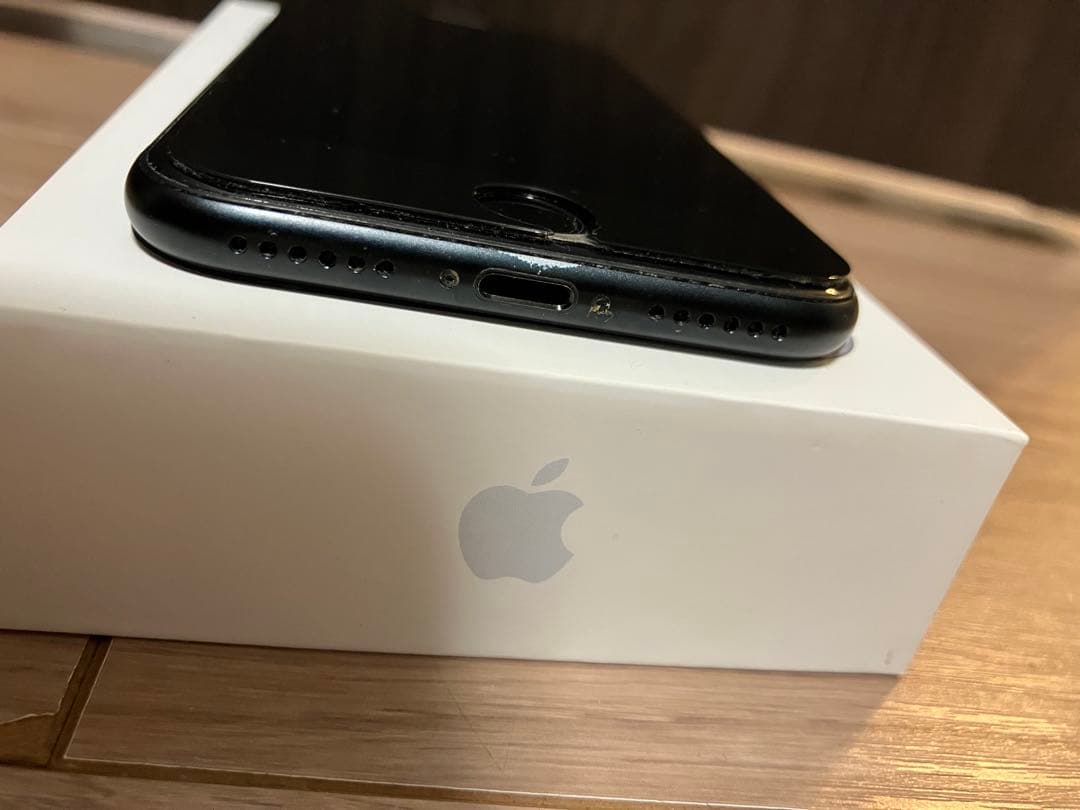 iPhone SE (第2世代) ブラック 本体　充電コード　箱