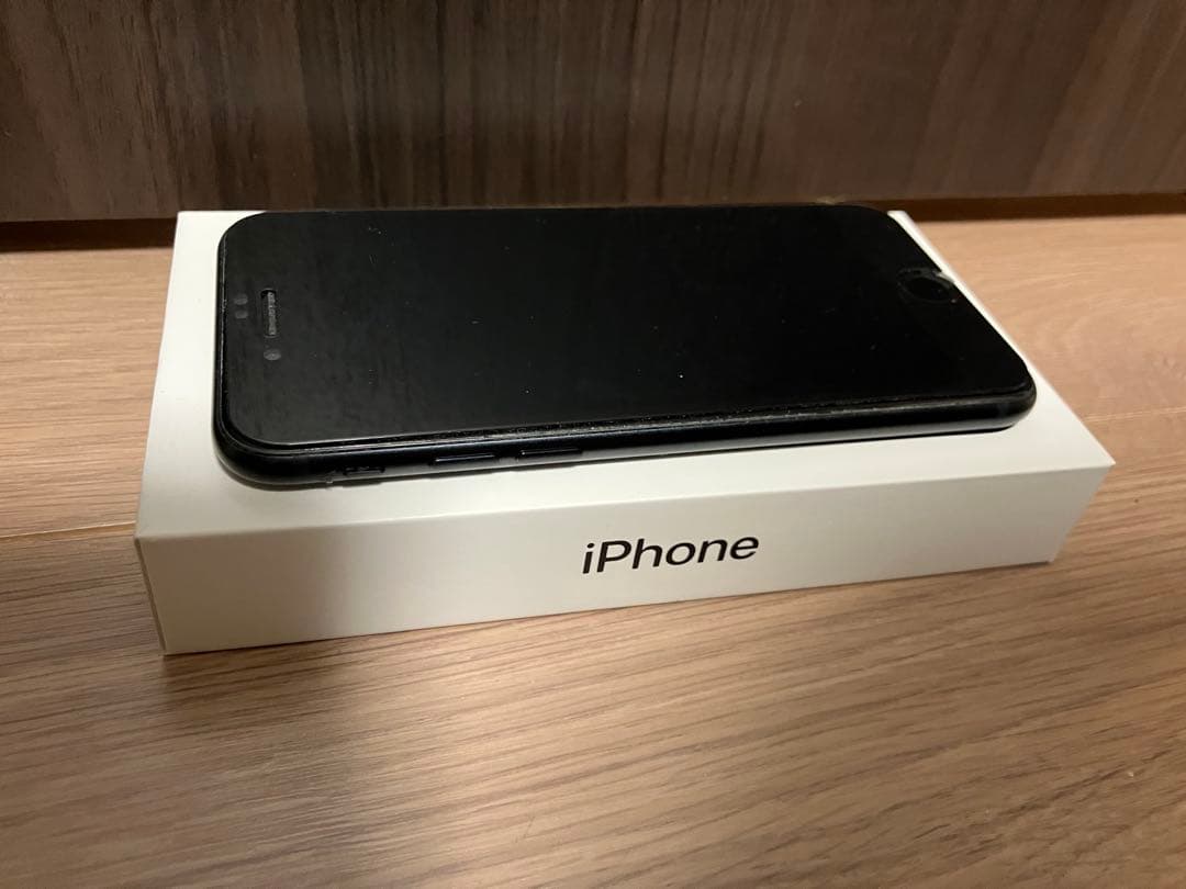 iPhone SE (第2世代) ブラック 本体　充電コード　箱