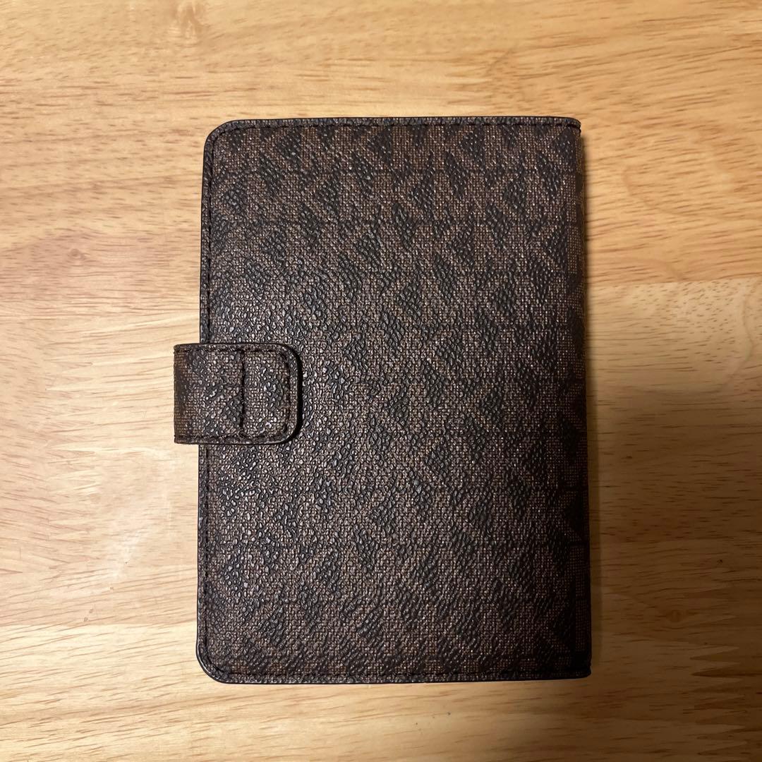 MICHAEL KORS パスポートケース ブラウン