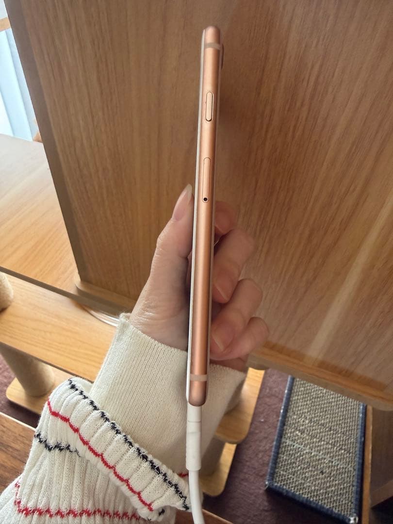 【24時間以内配送可能】iPhone8 64GB
