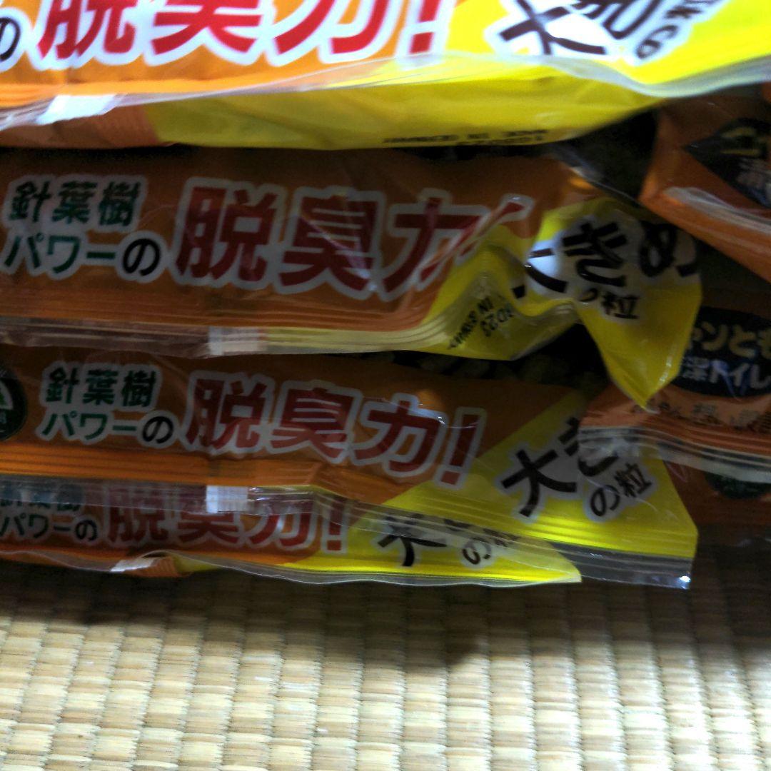 ニャンとも清潔トイレ　脱臭抗菌チップ　飛び散らない大きめの粒2.5L 8個セット