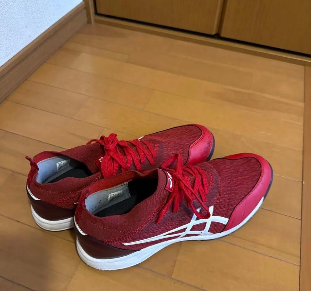 asics 赤 スニーカー 使用感あり