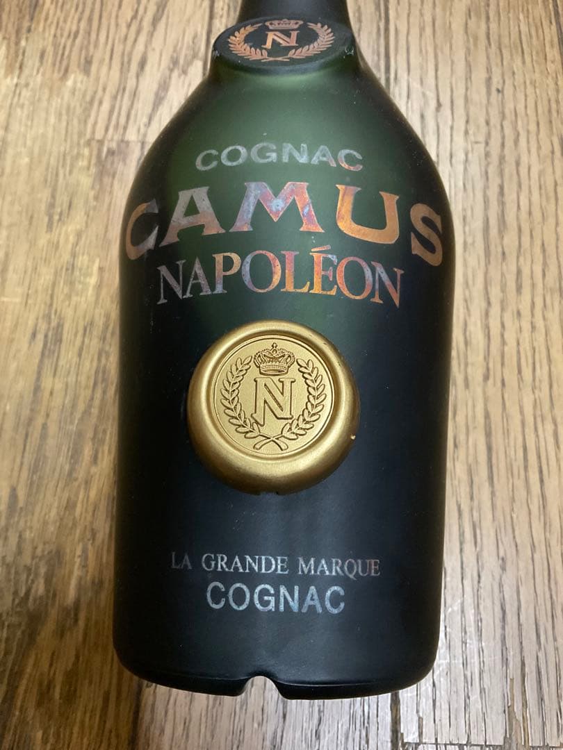 COGNAC・CAMUS・NAPOLEON フランス産。箱付き。【700mℓ】。