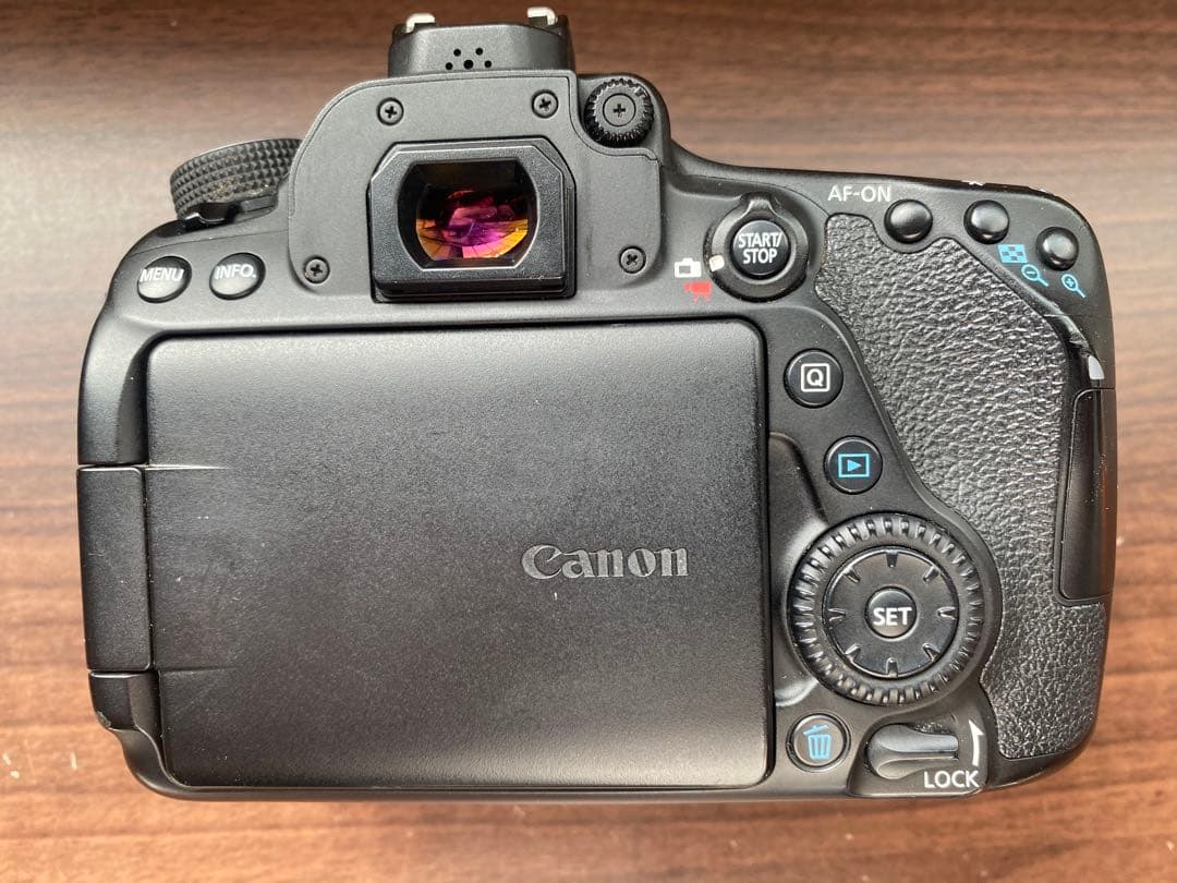 Canon キヤノン EOS 80D ボディ デジタル一眼レフカメラ