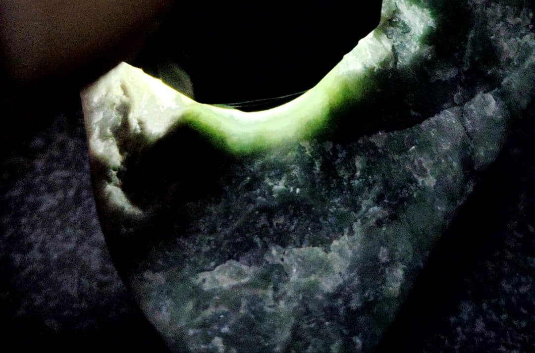 ★翡翠原石★糸魚川硬玉【小滝・川ズレ・507ｇ】