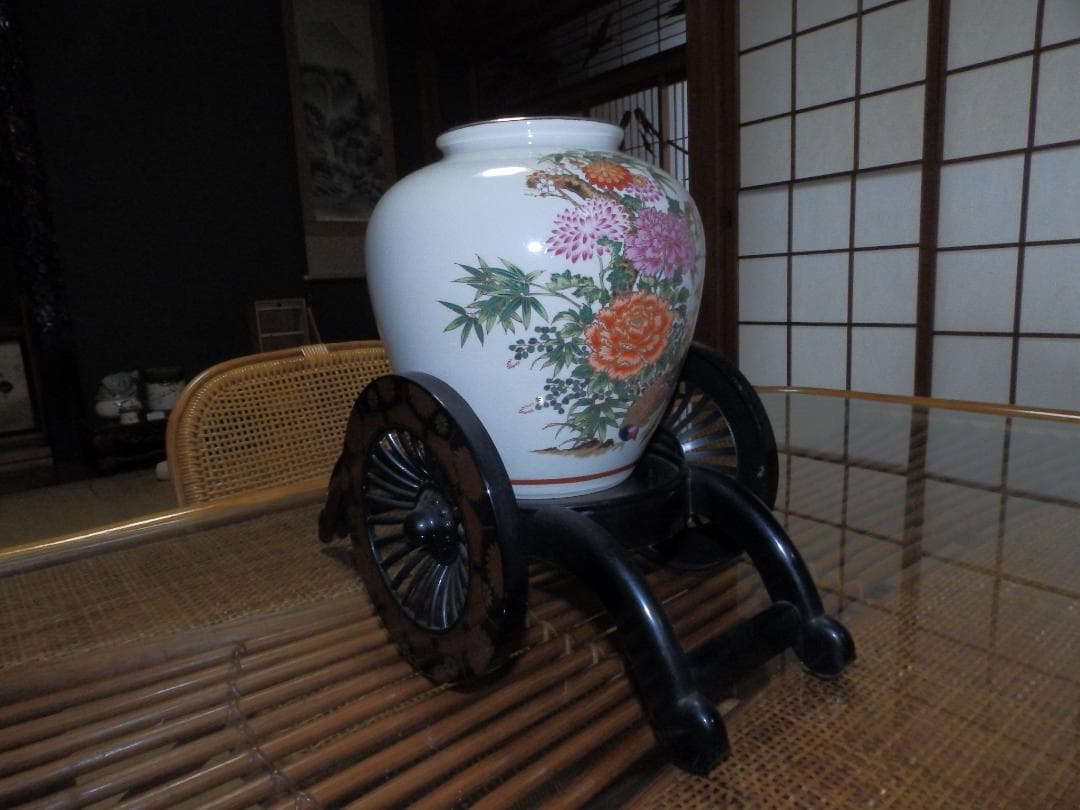 九谷焼の花柄壺 車輪付き台座 昭和アンティーク
