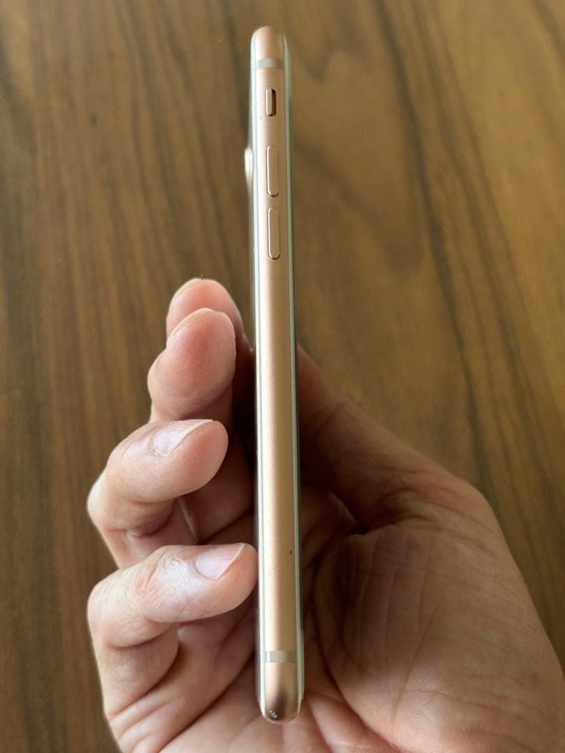 Apple iPhone8 ゴールド 64GB バッテリー97%