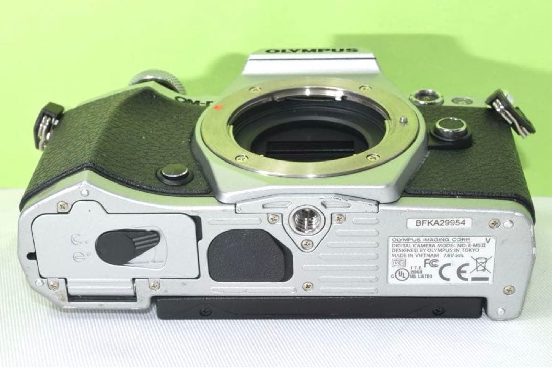 OLYMPUS OM-D E-M5 Mark II シルバー ☆送料無料☆