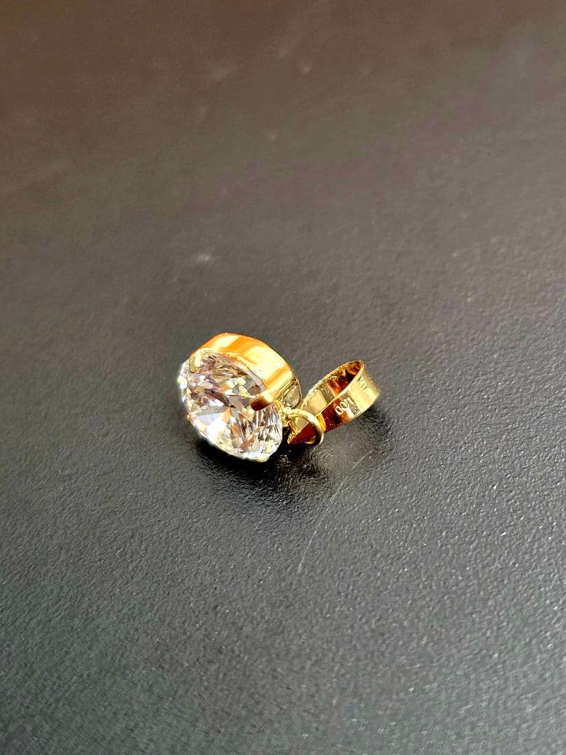 【T12Y】DIAMOND 約1ｃｔ 天然ダイヤ 金具付き Ｋ18 約0.5g