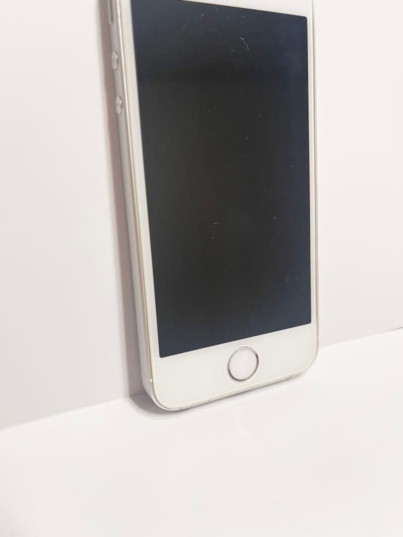 【SIMロック解除済】 iPhoneSE 64GBシルバー（箱・説明書付）