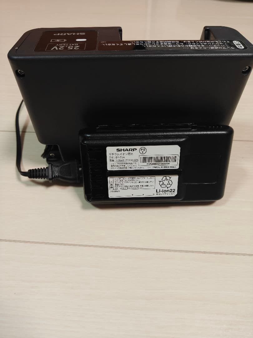 SHARP シャープ コードレススティック掃除機 EC-SR3S レッド