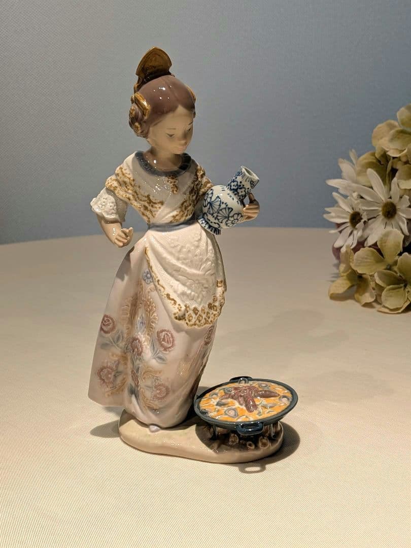 LLADRO　リヤドロ　はい召し上がれ　廃盤　希少　スペイン民族衣装