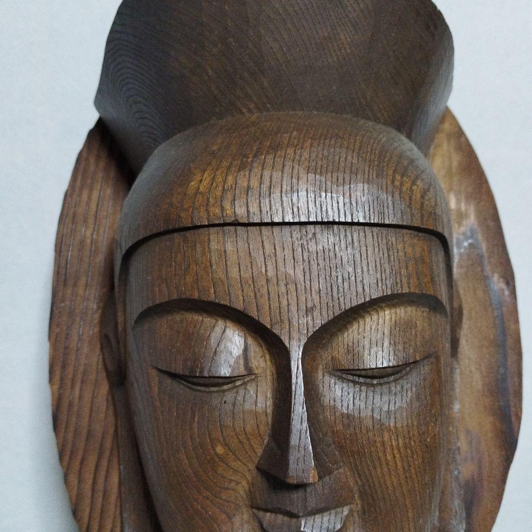一刀彫のお面です。