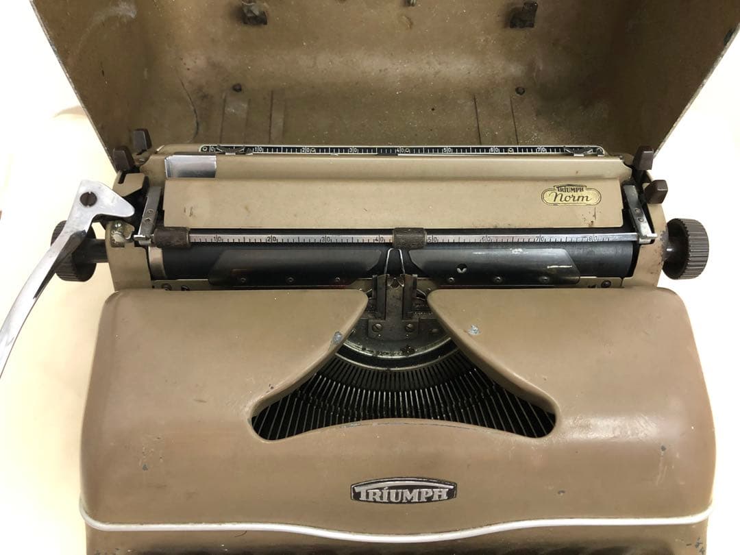 【希少】ドイツ製TRIUMPH タイプライター1950〜1960年製　ジャンク品