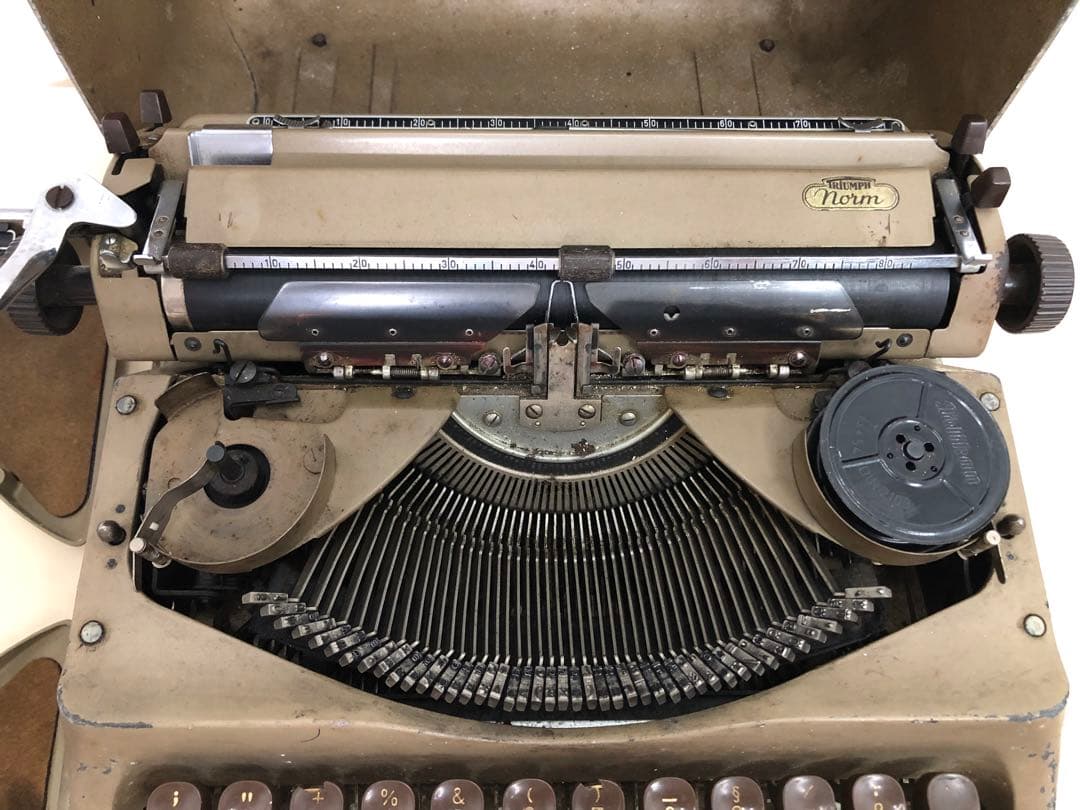 【希少】ドイツ製TRIUMPH タイプライター1950〜1960年製　ジャンク品