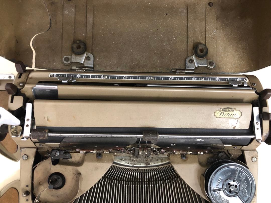 【希少】ドイツ製TRIUMPH タイプライター1950〜1960年製　ジャンク品