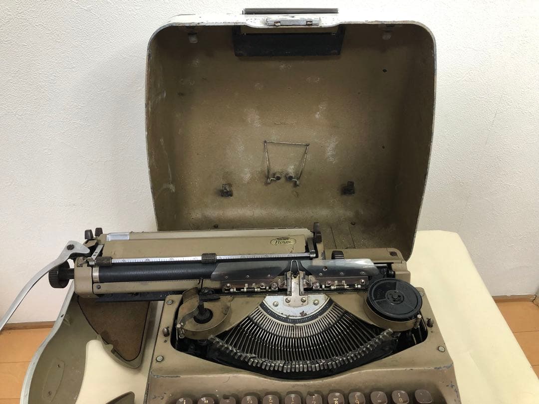 【希少】ドイツ製TRIUMPH タイプライター1950〜1960年製　ジャンク品