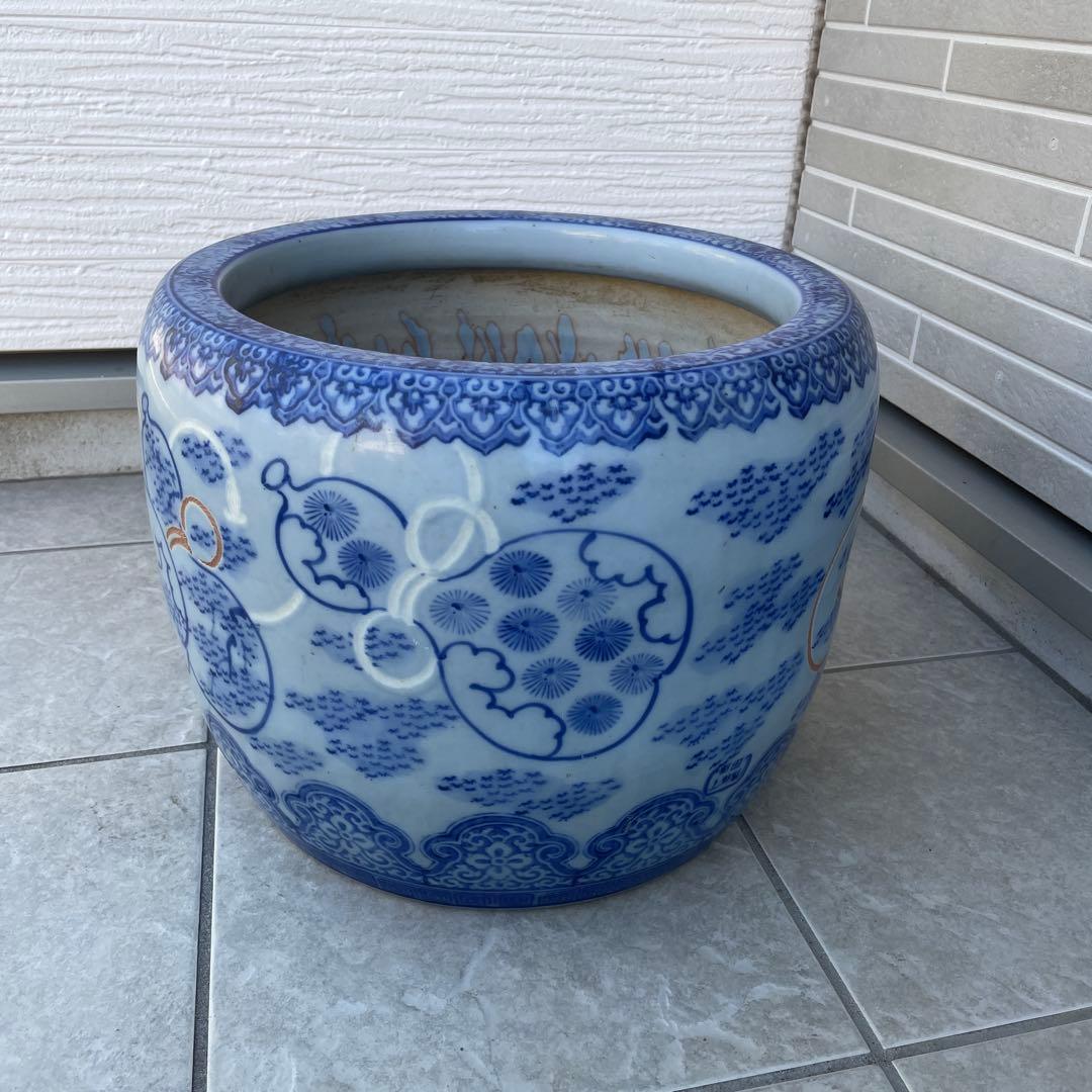 火鉢 明治有田上瀧製 古民具　睡蓮鉢　金魚鉢　花柄　伊万里焼 陰刻　染付 陶器鉢