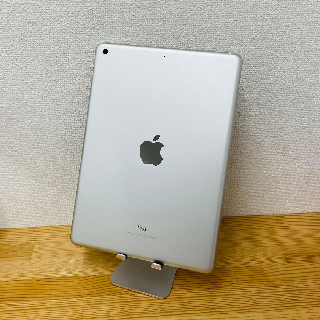 A 100% iPad 6 第6世代 32 GB Wi-Fi シルバー 本体