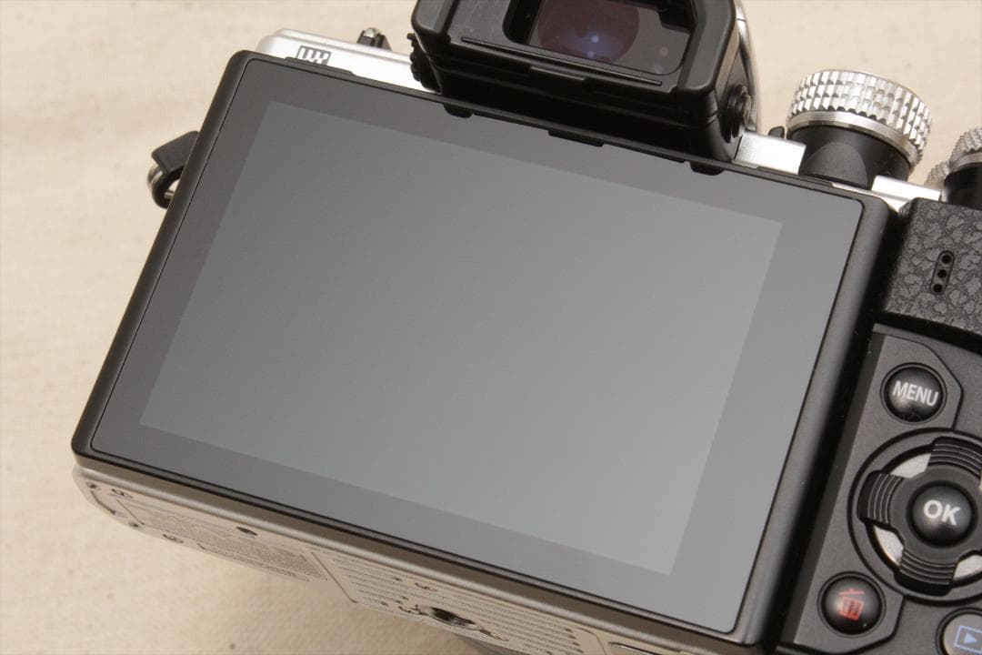 スマホ転送！OLYMPUS OM-D E-M10 Mark II　難あり