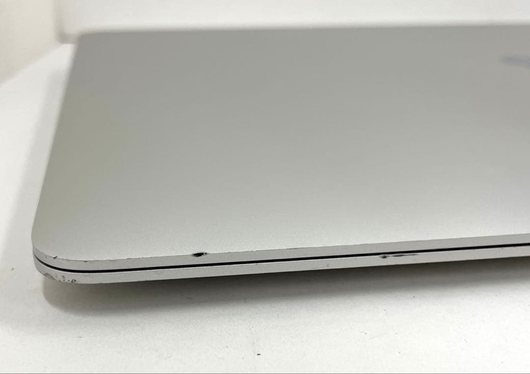 MacBook本体 Apple MacBook Air (M1, 13-inch, 2020)