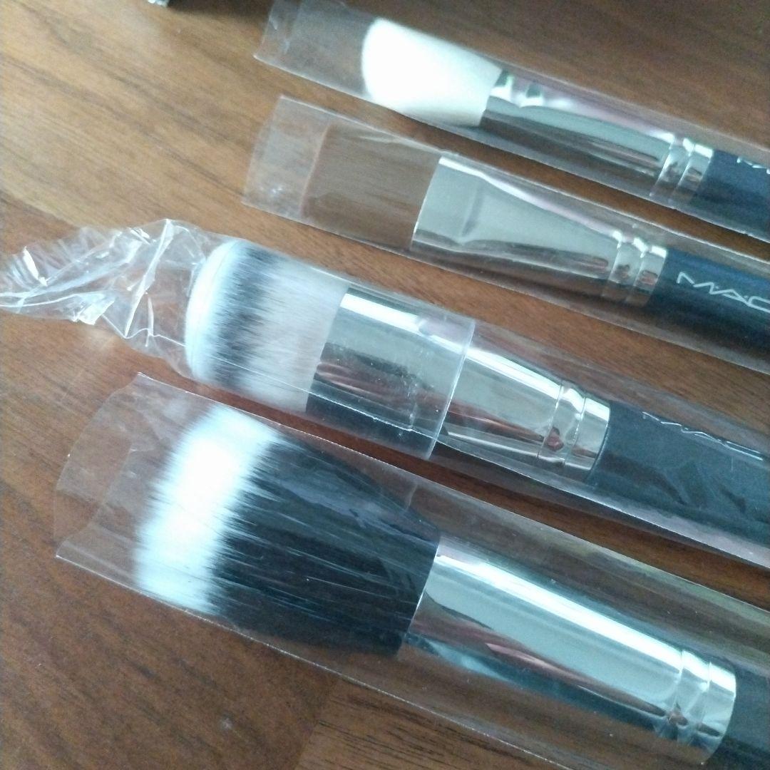 マック　ファンデーション　チーク　ブラシ mac 　フェイス　クレンザー　新品