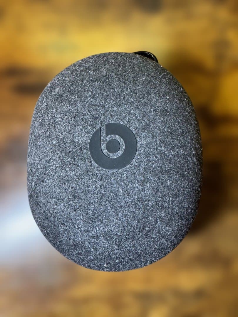 美品 beats Solo Pro ワイヤレスヘッドホン レッド