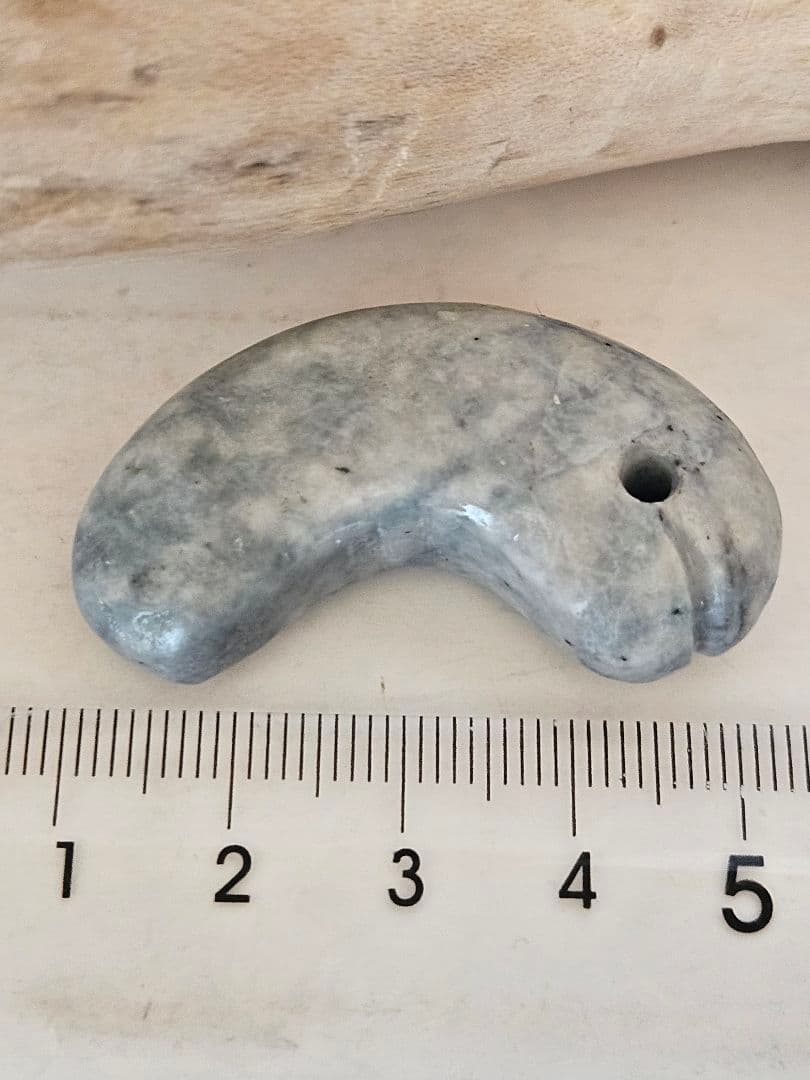 糸魚川　青蛇 翡翠勾玉