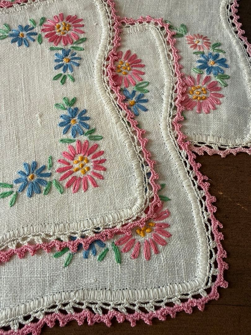 フランスアンティークஐ⋆*可愛い❤︎ピンク花柄手刺繍クロス３枚セットஐ⋆*