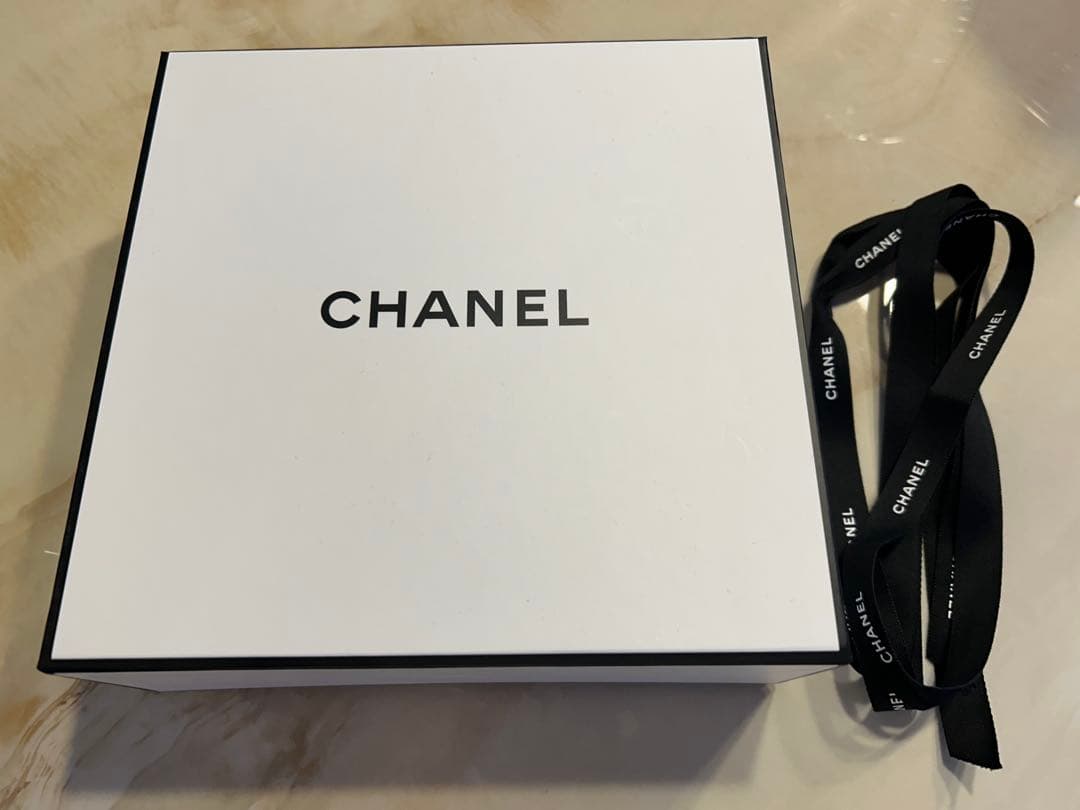 新品CHANEL ボディオイル　アイシャドウ　リップグロス　箱入り　プレゼントに