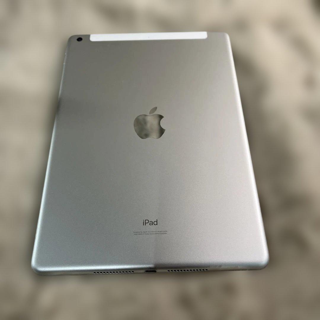 Apple iPad (第８世代) Wi-Fi + Cellular シルバー