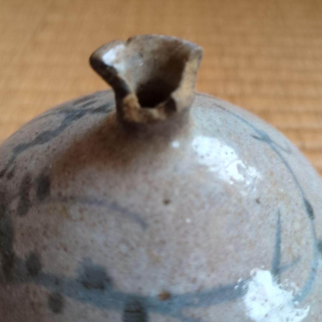 手描き模様の灰色陶器花瓶